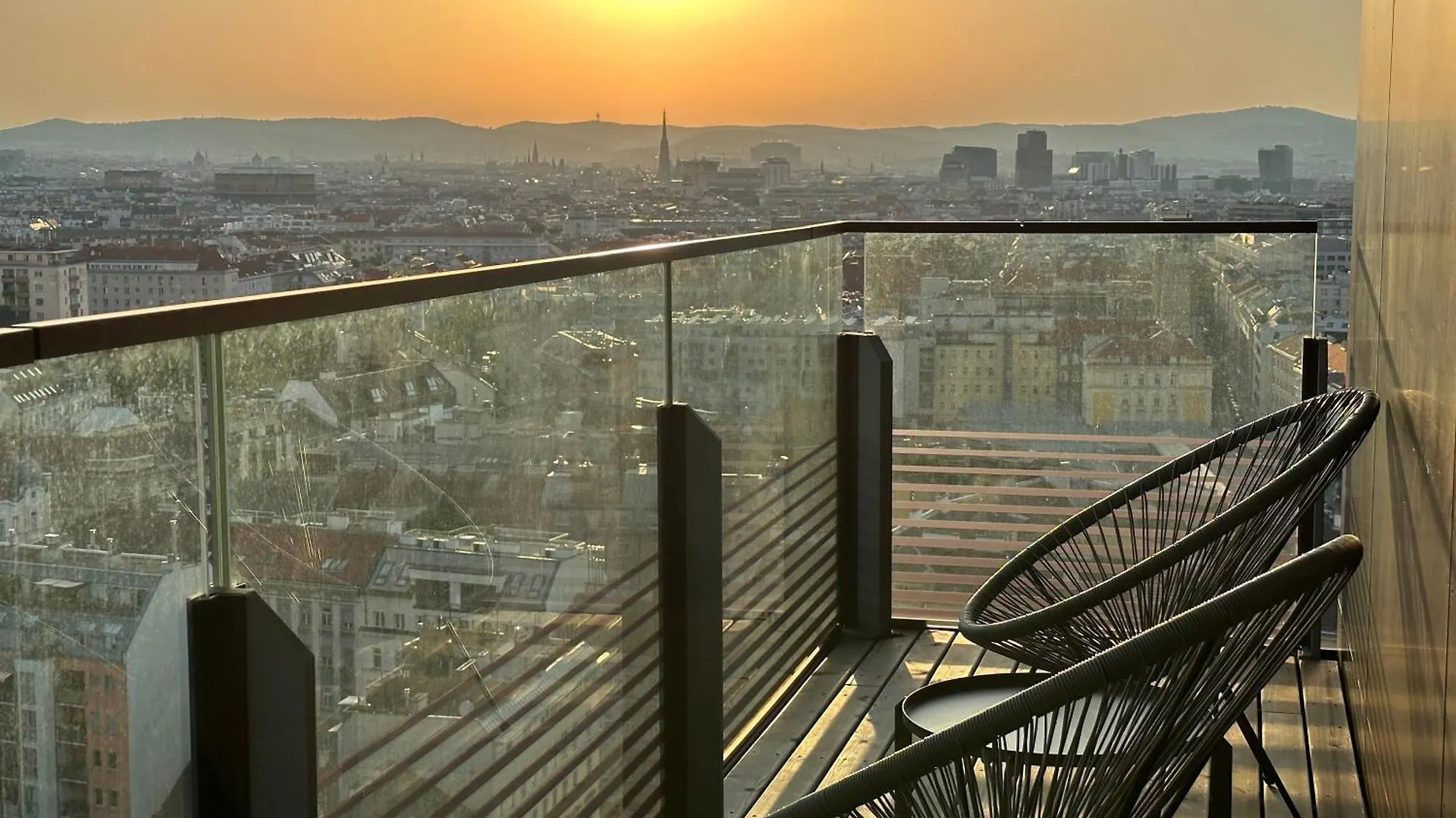 Panorama Sky Apartment I Rooftop Pool I Metro Station 비엔나 오스트리아