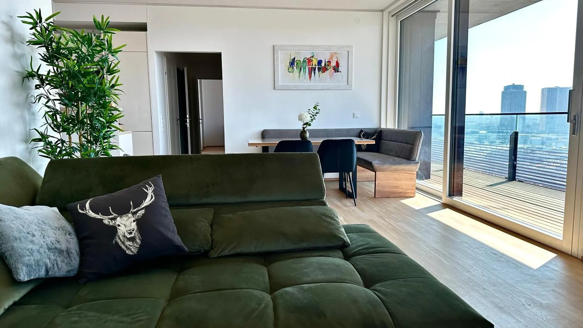 Panorama Sky Apartment I Rooftop Pool I Metro Station Wien