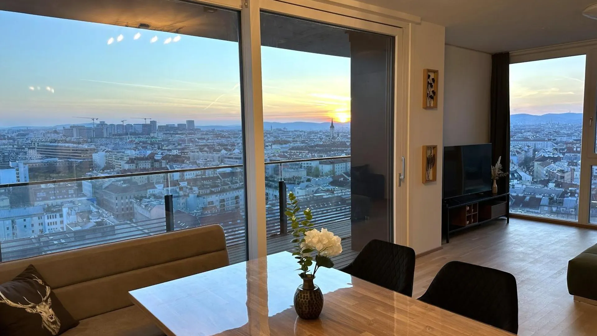 Panorama Sky Apartment I Rooftop Pool I Metro Station Wien Österreich