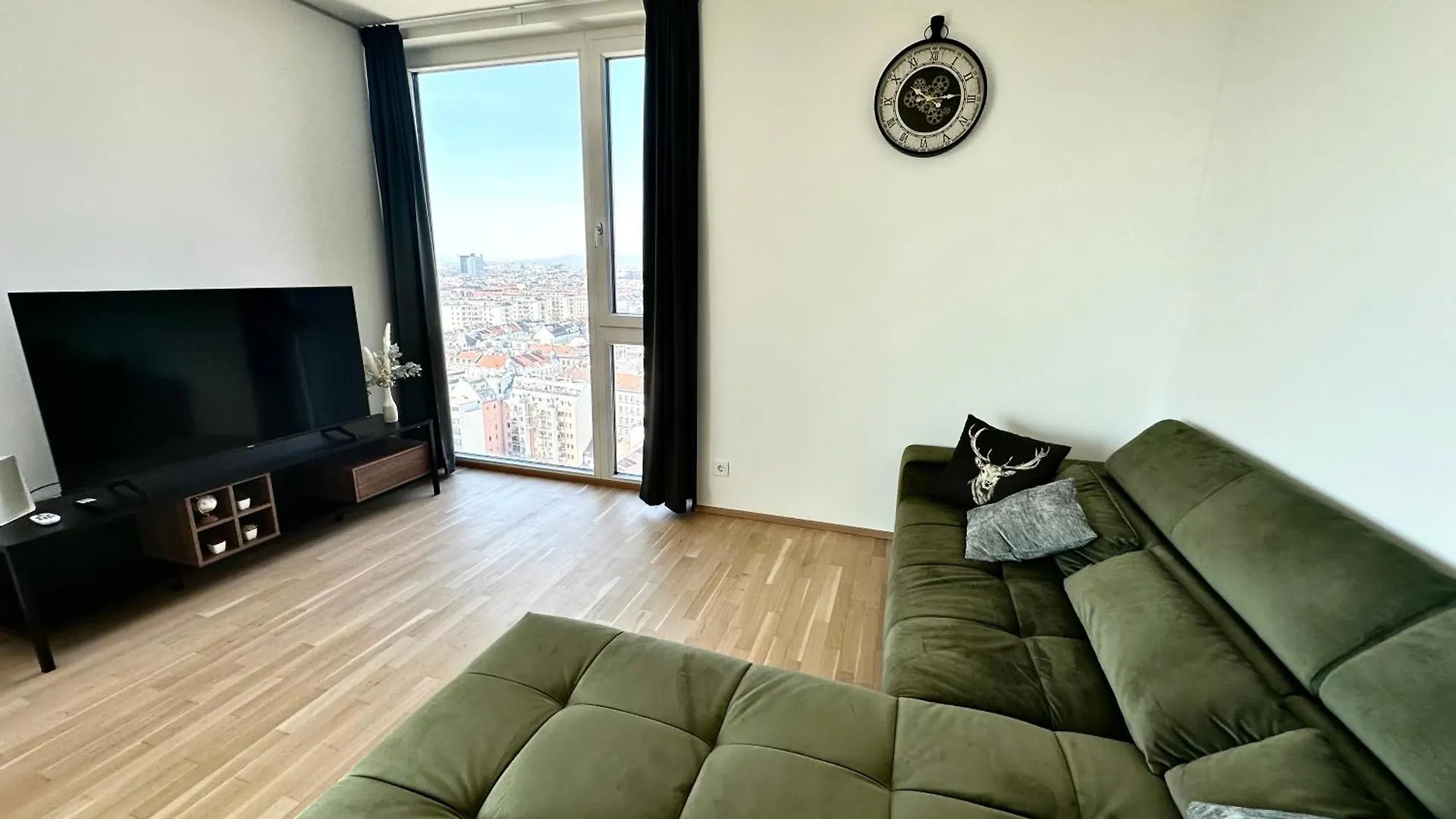 Panorama Sky Apartment I Rooftop Pool I Metro Station Wien