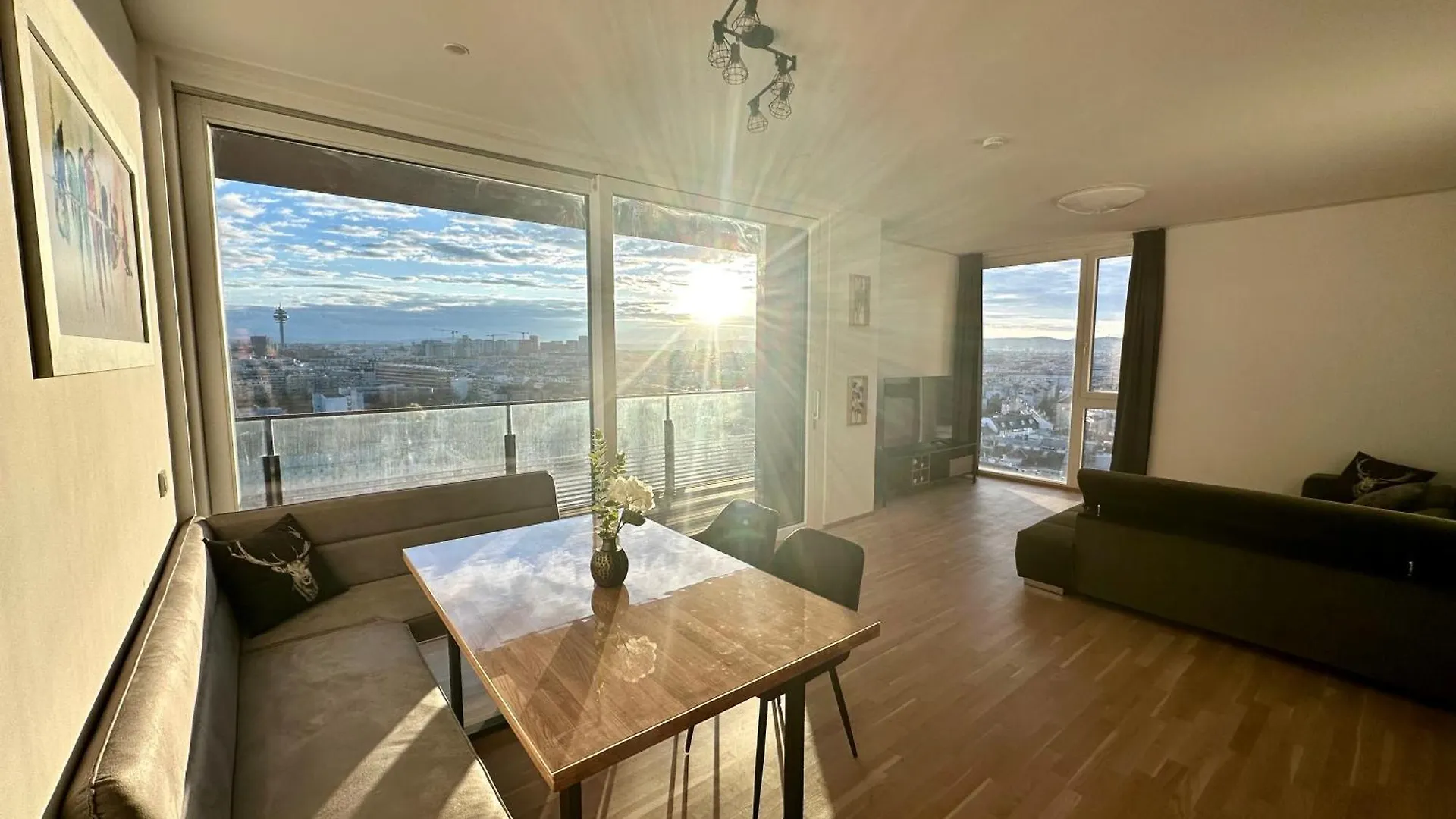 Panorama Sky Apartment I Rooftop Pool I Metro Station Wien